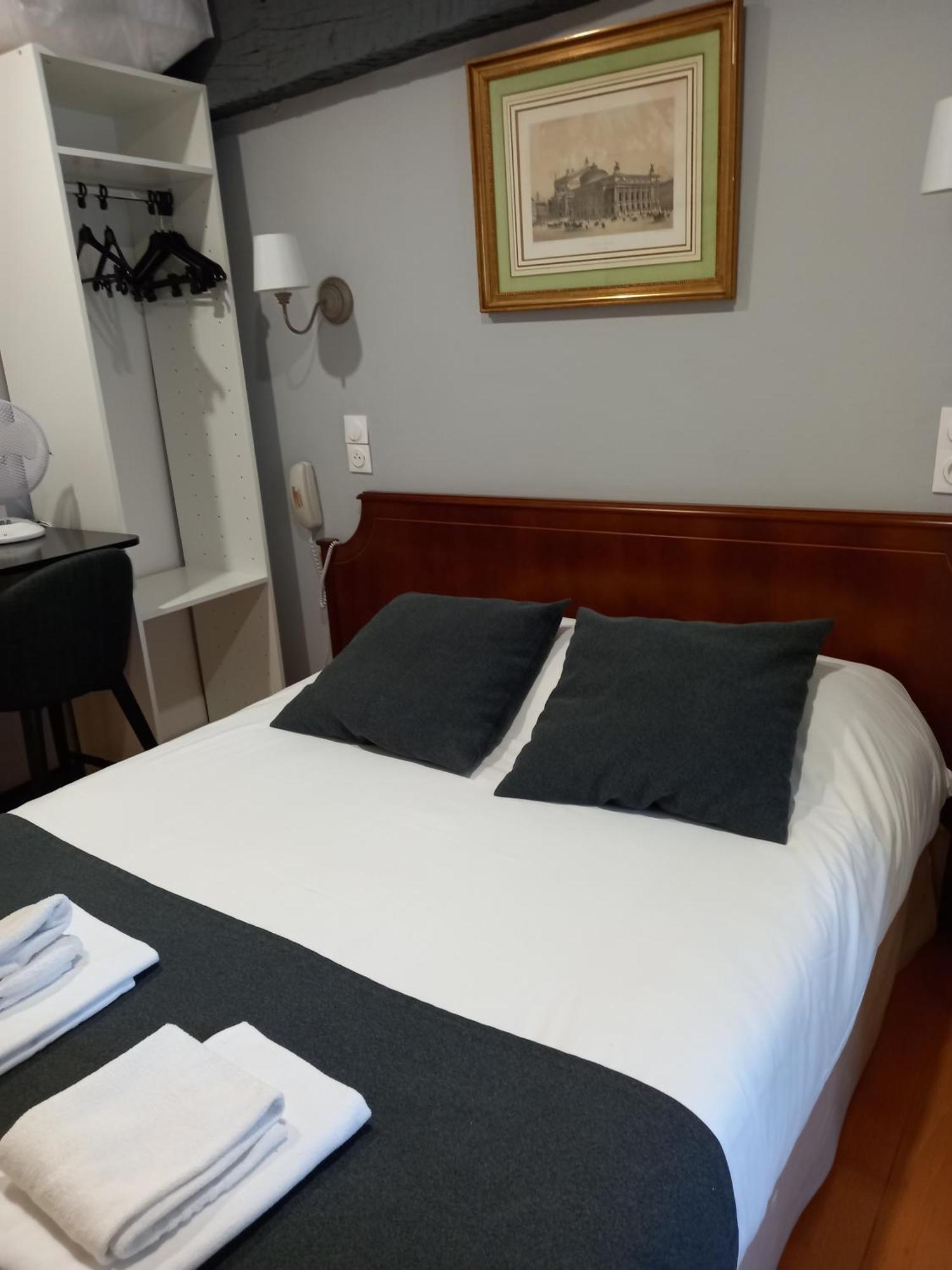 Brit Hotel Comtes De Champagne - Troyes Centre Historique Εξωτερικό φωτογραφία
